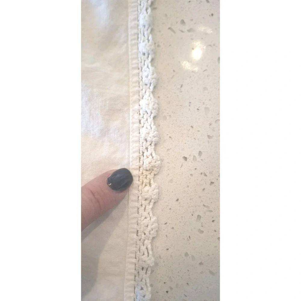 4 Beautiful White Cotton Napkins w/Crocheted Lace Corner and Edges Vintage 16x16